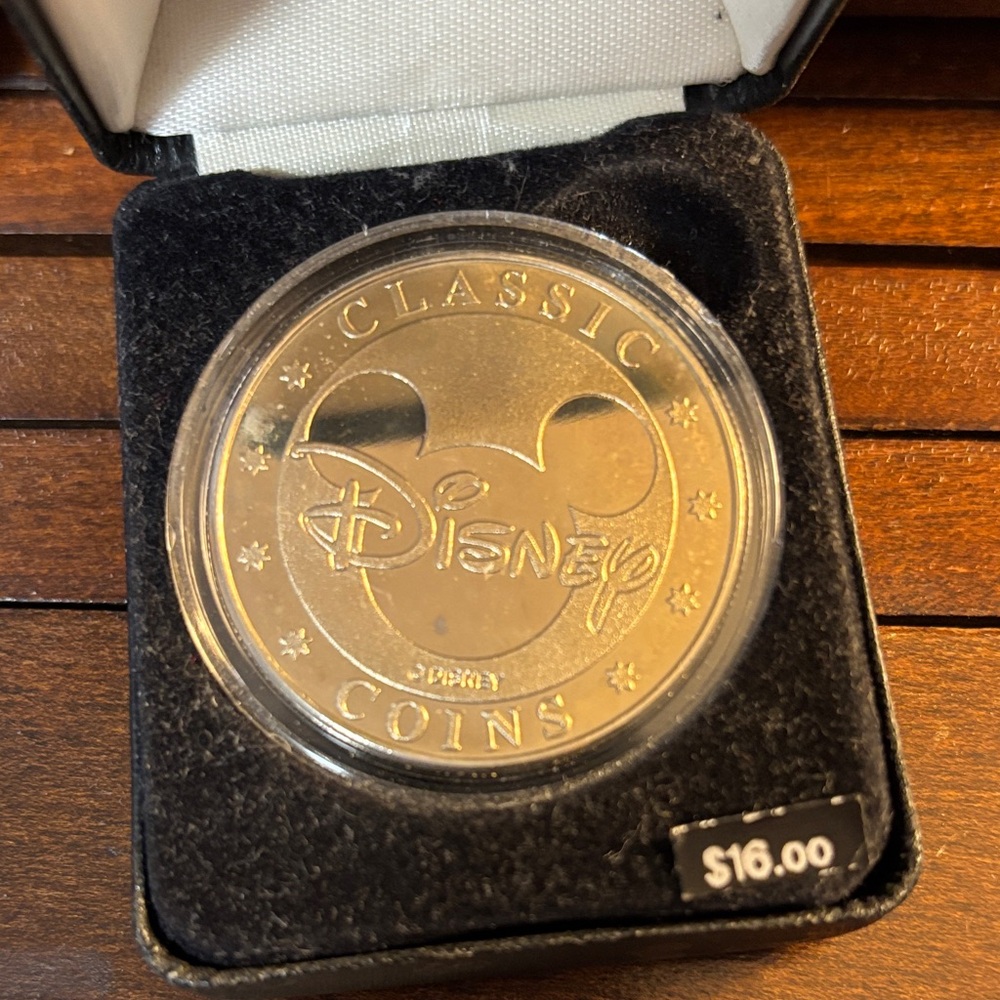 Disney Silver Collector Coin with Winnie the Pooh - Picture 3 of 4